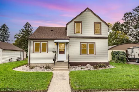 260 N Cordova Ave, Le Center, MN 56057