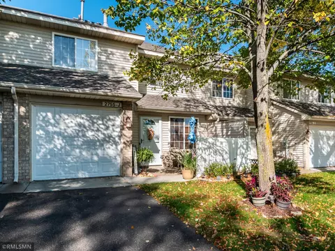 2755 Meadow Brook Dr #J, Woodbury, MN 55125