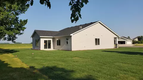 307 Pine Cir, Winthrop, MN 55396 photo 21