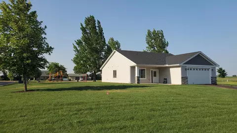 307 Pine Cir, Winthrop, MN 55396 photo 20