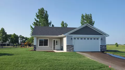 307 Pine Cir, Winthrop, MN 55396