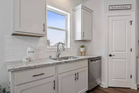 307 Pine Cir, Winthrop, MN 55396 photo 10