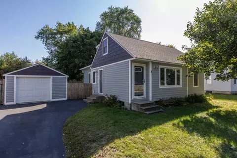 8 Crossway Dr, Circle Pines, MN 55014