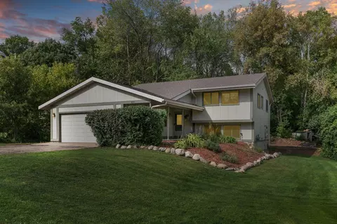 604 136th St W, Burnsville, MN 55337
