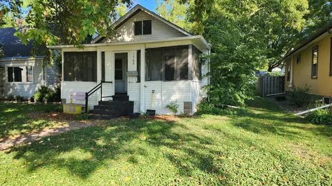 1768 Eustis St, Lauderdale, MN 55113