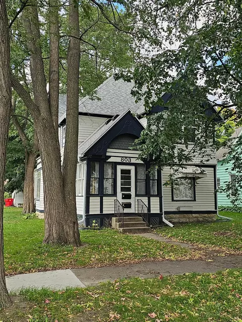 803 1st St SE, Rochester, MN 55904