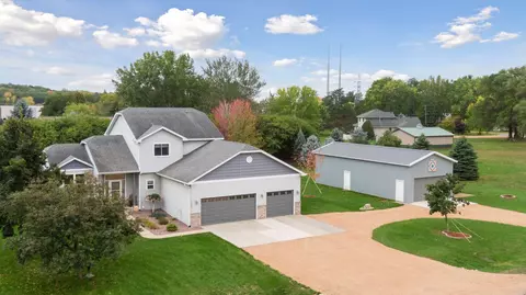 2121 Colburn Dr W, Shakopee, MN 55379