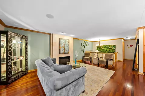 10037 Upton Rd, Bloomington, MN 55431 photo 5