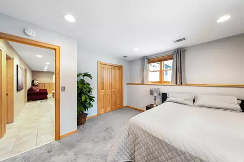 10037 Upton Rd, Bloomington, MN 55431 photo 19