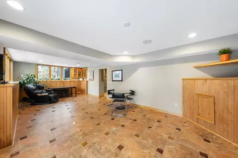 10037 Upton Rd, Bloomington, MN 55431 photo 25