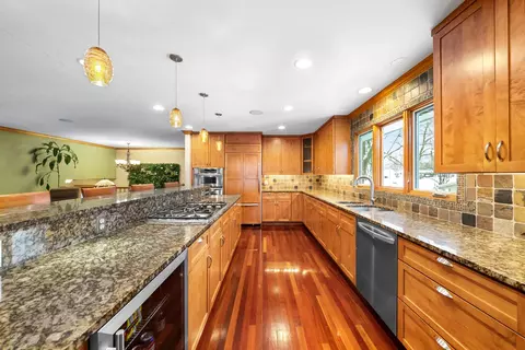 10037 Upton Rd, Bloomington, MN 55431 photo 6