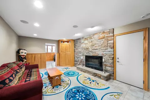10037 Upton Rd, Bloomington, MN 55431 photo 23