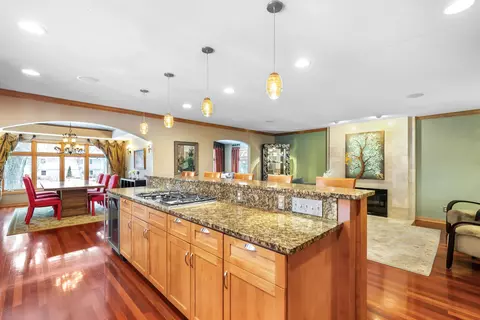 10037 Upton Rd, Bloomington, MN 55431 photo 8