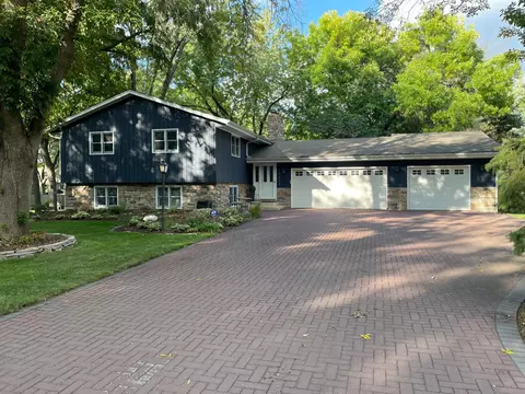 10037 Upton Rd, Bloomington, MN 55431 photo 2