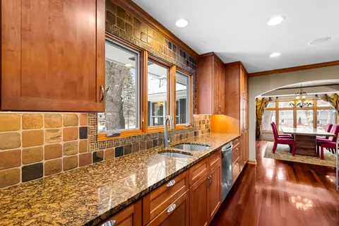 10037 Upton Rd, Bloomington, MN 55431 photo 7