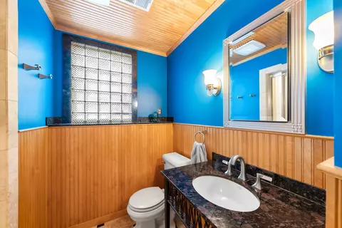 10037 Upton Rd, Bloomington, MN 55431 photo 21
