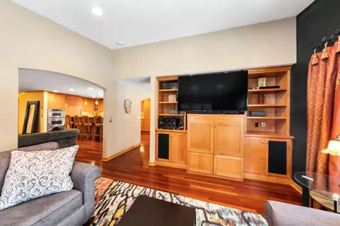 10037 Upton Rd, Bloomington, MN 55431 photo 12