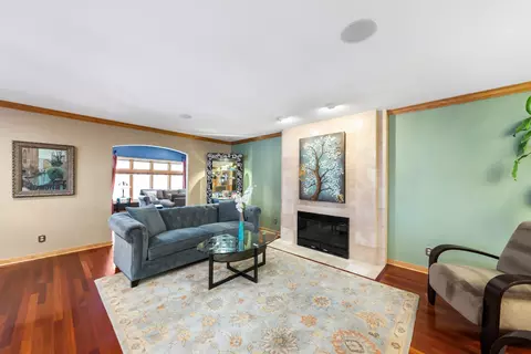 10037 Upton Rd, Bloomington, MN 55431 photo 4