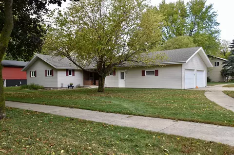 514 Elm Dr, Sibley, IA 51249