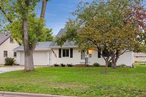 943 Pierce St S, Shakopee, MN 55379