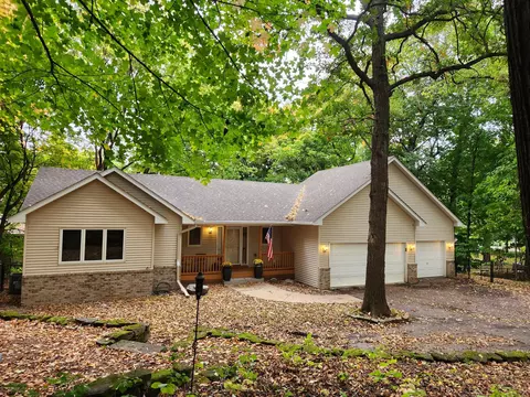 800 Carver Beach Rd, Chanhassen, MN 55317