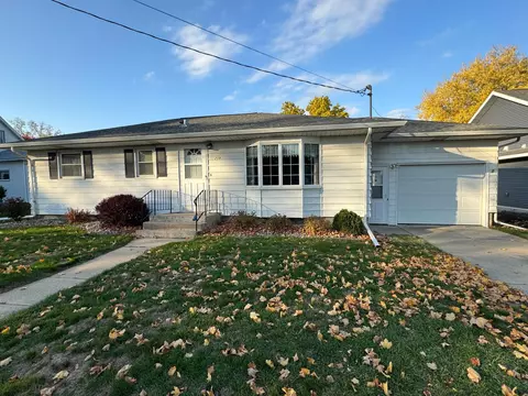 209 3rd St SW, Stewartville, MN 55976