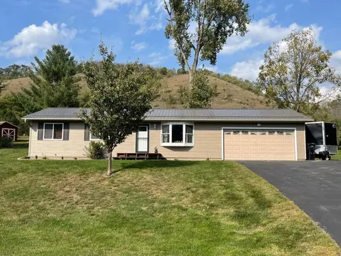 8776 Golfview Dr, Houston, MN 55943