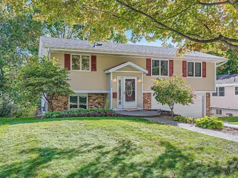 1904 Gettysburg Ave N, Golden Valley, MN 55427