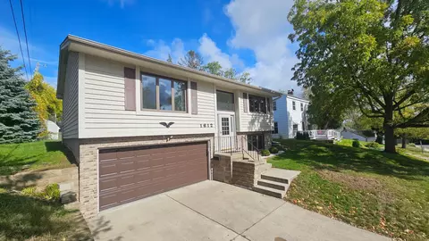 1612 Bryant Ave, South Saint Paul, MN 55075