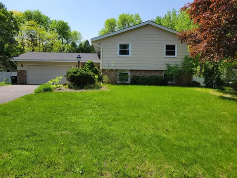 5909 W 101st St, Bloomington, MN 55438