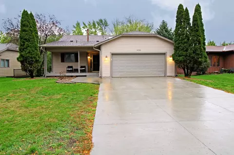 10598 Lee Dr, Eden Prairie, MN 55347