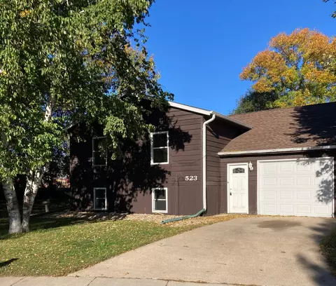 523 River Bluff Dr, Windom, MN 56101