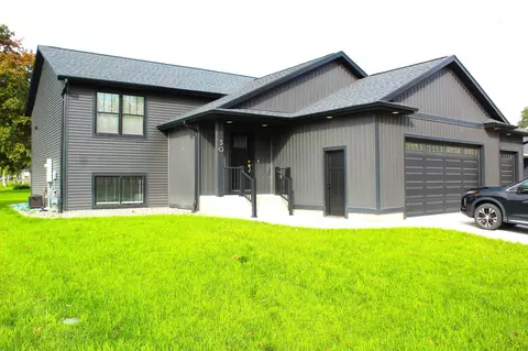 30 8th St NE, Plainview, MN 55964