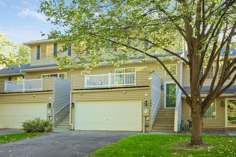 344 Gironde Ct, Woodbury, MN 55125