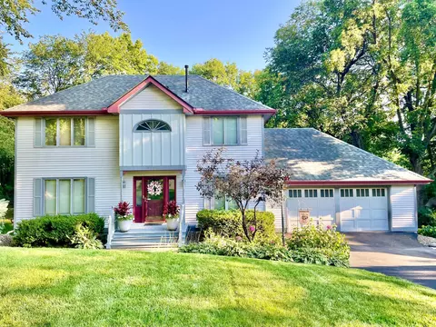 4142 Blueberry Knls, Eagan, MN 55123