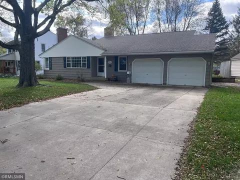 145 N Morningside Dr, Le Sueur, MN 56058