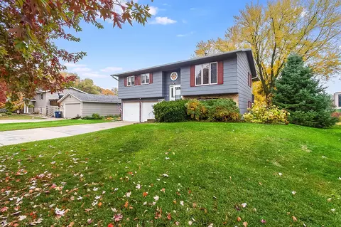 405 Lockwood Dr, Northfield, MN 55057