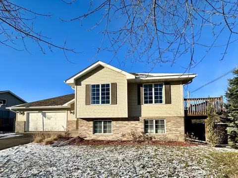 1611 Southridge Rd, River Falls, WI 54022