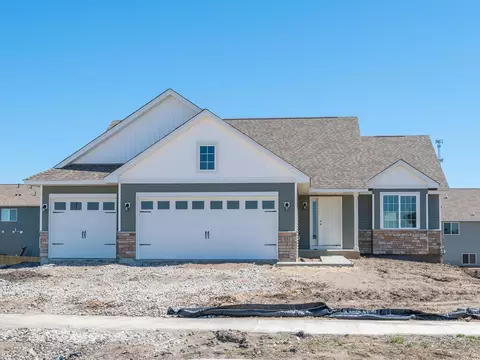 951 Prestwick Dr, Belle Plaine, MN 56011