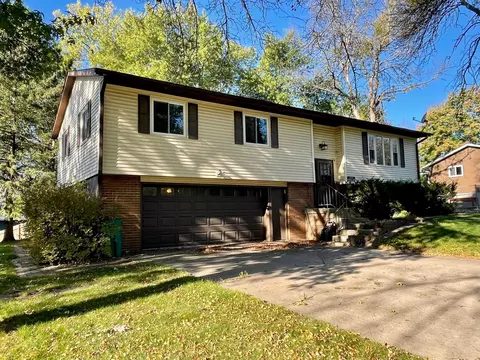 5554 Obrien Ave N, Oak Park Heights, MN 55082