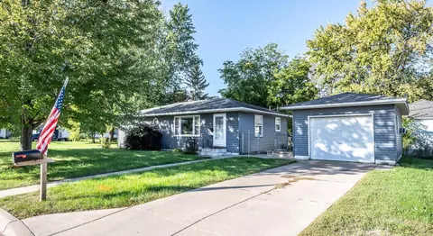 208 8th St, Farmington, MN 55024