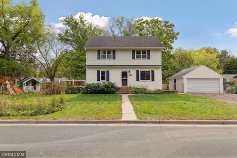 1884 Lake Ln, Arden Hills, MN 55112