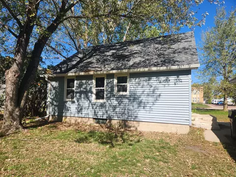 103 9th St, Windom, MN 56101 photo 5