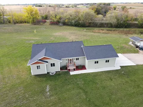 608 Borgrud Ln, Evansville, MN 56326
