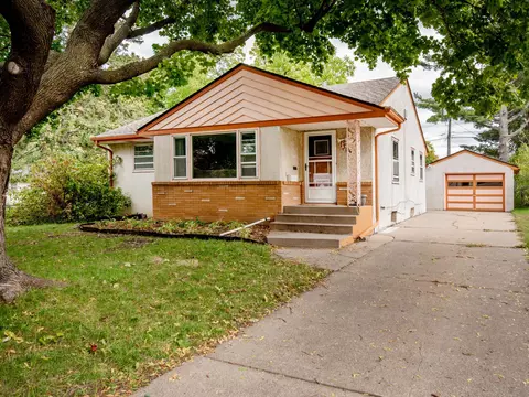 1304 Etna St, Saint Paul, MN 55106