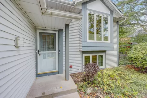 4631 Lenore Ln, Eagan, MN 55122 photo 2