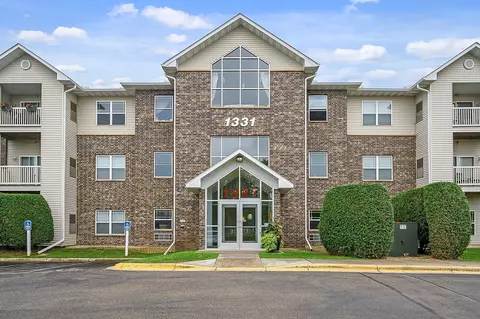 1331 Lake Dr W #A306, Chanhassen, MN 55317