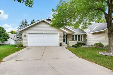 1082 Regency Ct, Hastings, MN 55033