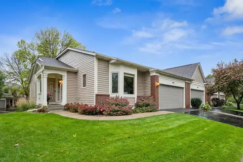 1461 Summit Shores Dr, Burnsville, MN 55306