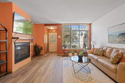 518 Lovell Ave #6, Roseville, MN 55113